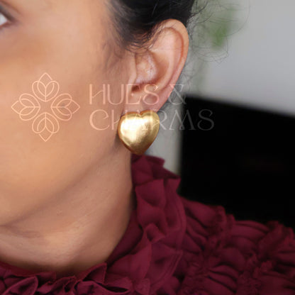 GOLDEN MUSE HEART STUD EARRINGS