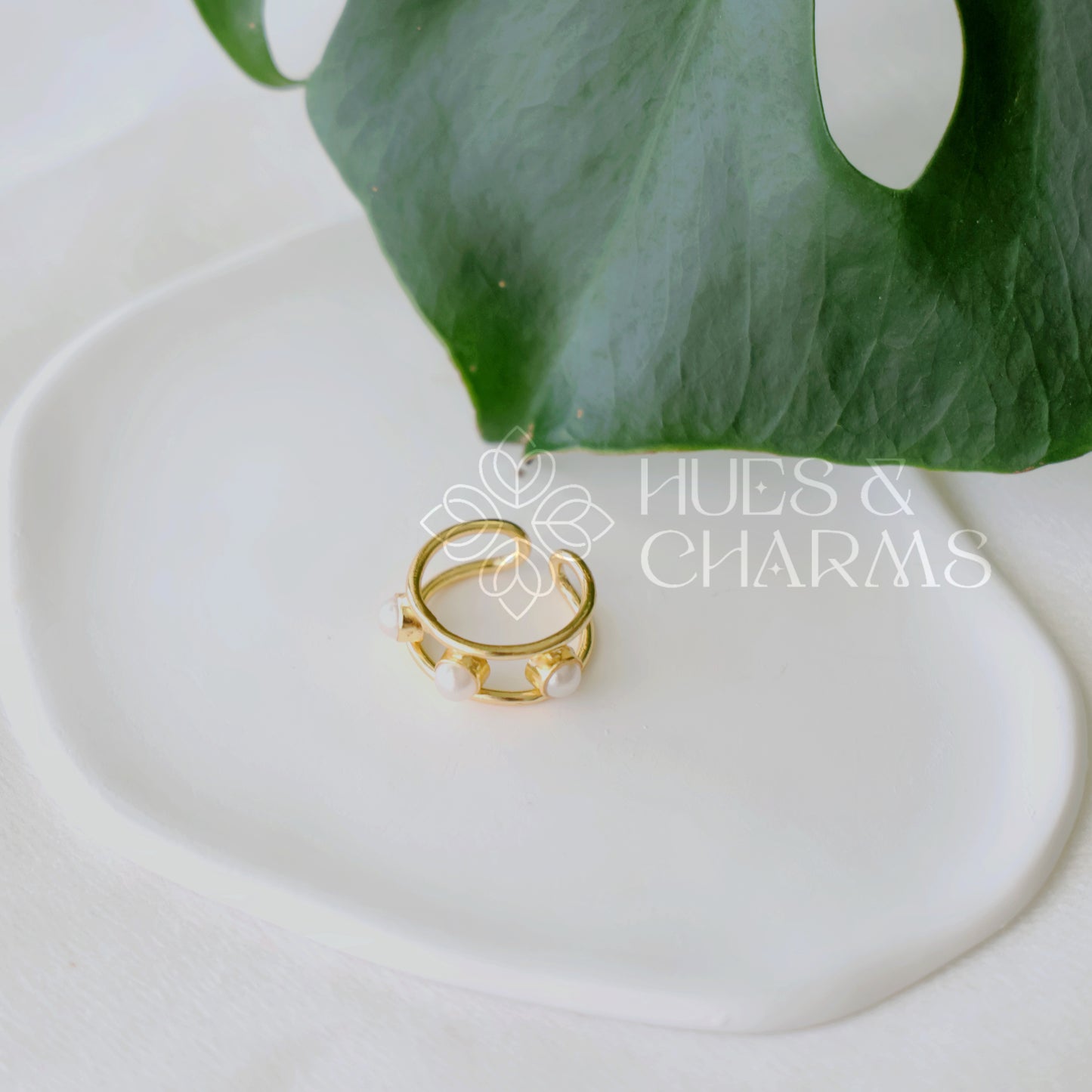 GOLDEN 3 PEARL ADJUSTABLE RING