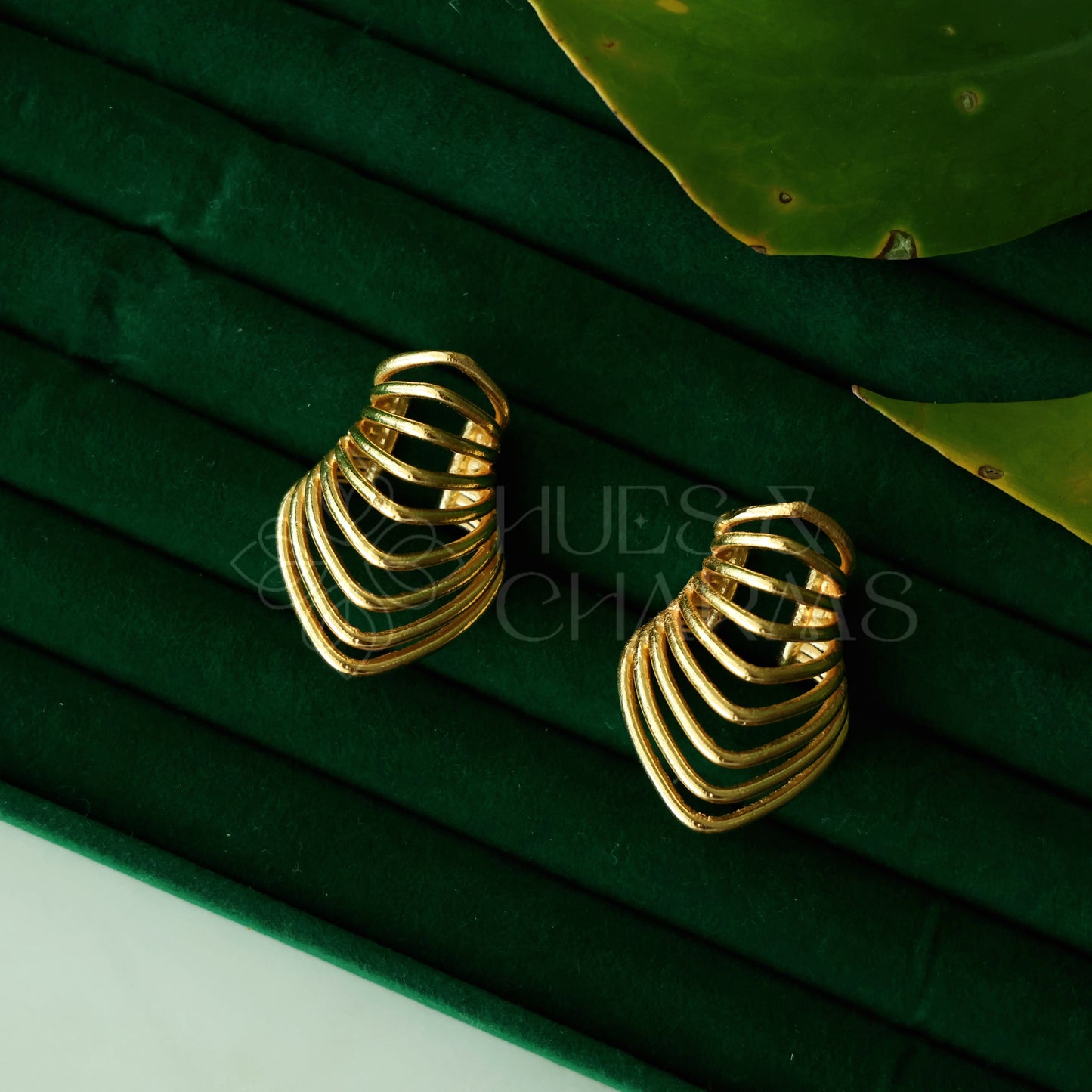 GOLDEN STATEMENT LUMINA RIPPLE EAR CUFF