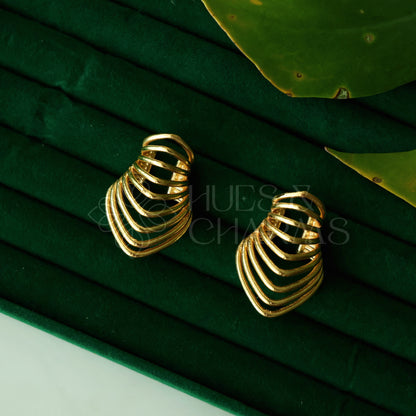 GOLDEN STATEMENT LUMINA RIPPLE EAR CUFF