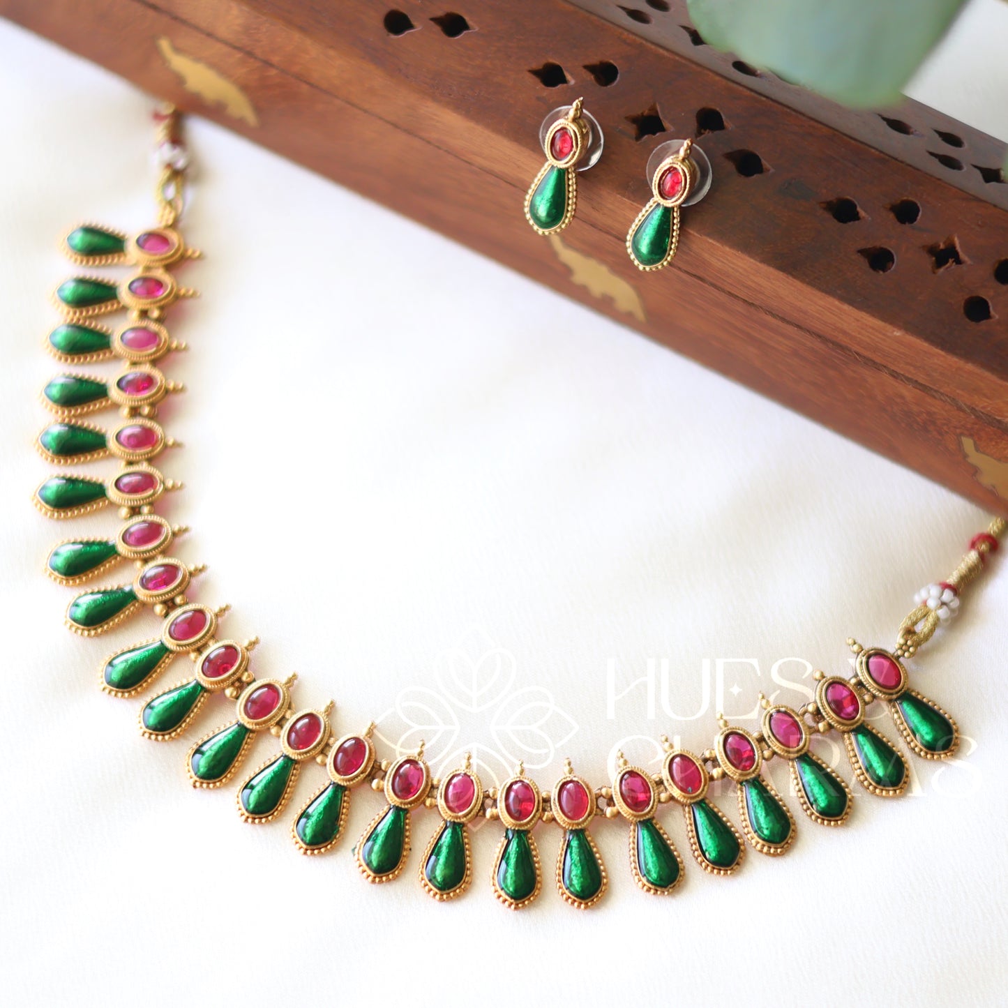 TRADITIONAL RUBY AND GREEN PALAKKA NECKLACE SET