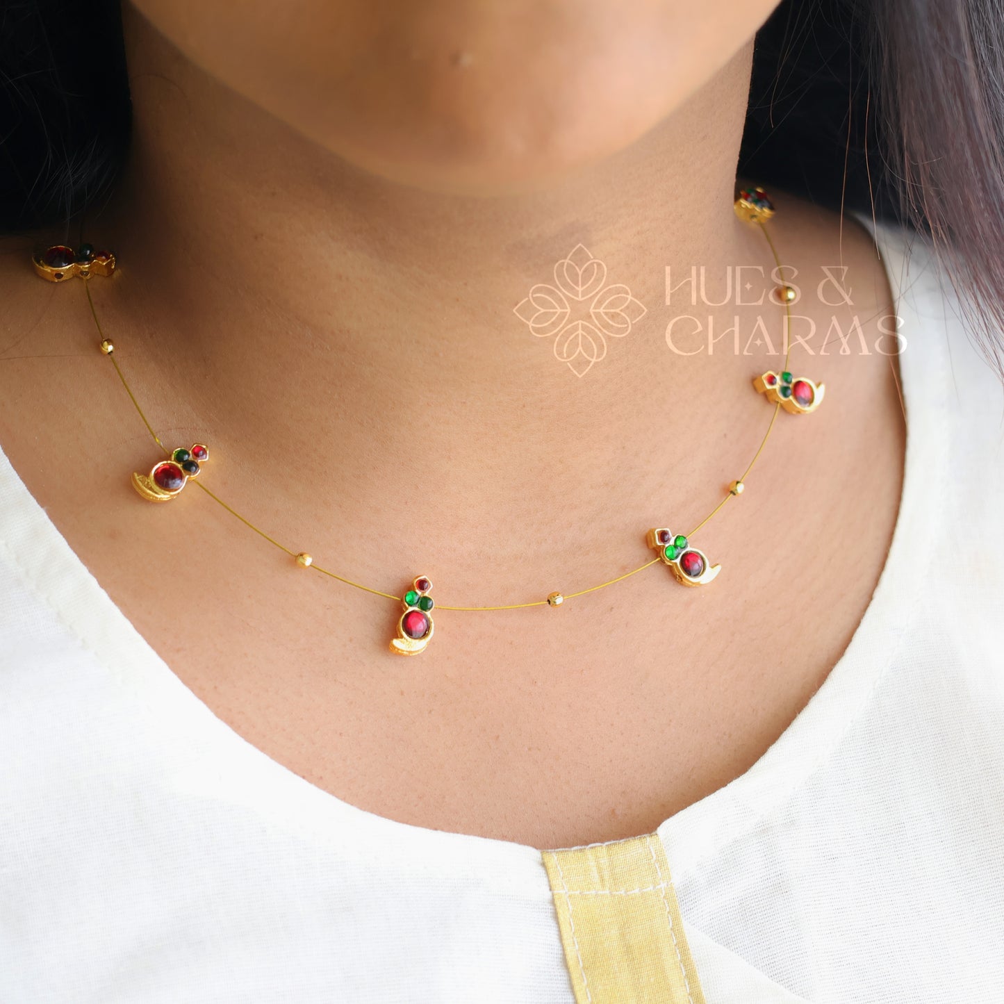 DROPS FLOATING NECKPIECE - RED & GREEN