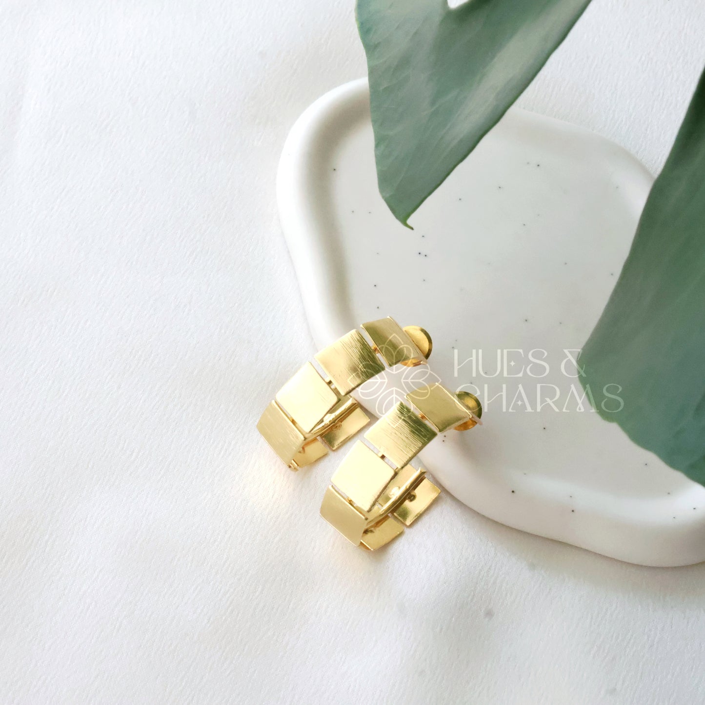 STATEMENT SQUARE HOOP EARRINGS