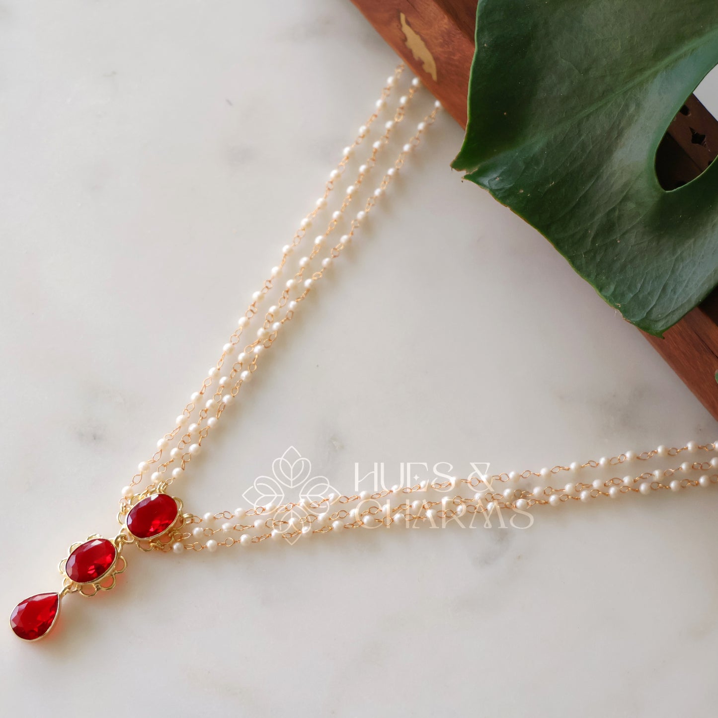 GOLDEN 3 LAYER PEARL AND GLOSSY STONE NECKLACE (COLOURS AVAILABLE)