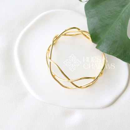 GOLDEN TWIST CUFF BANGLE