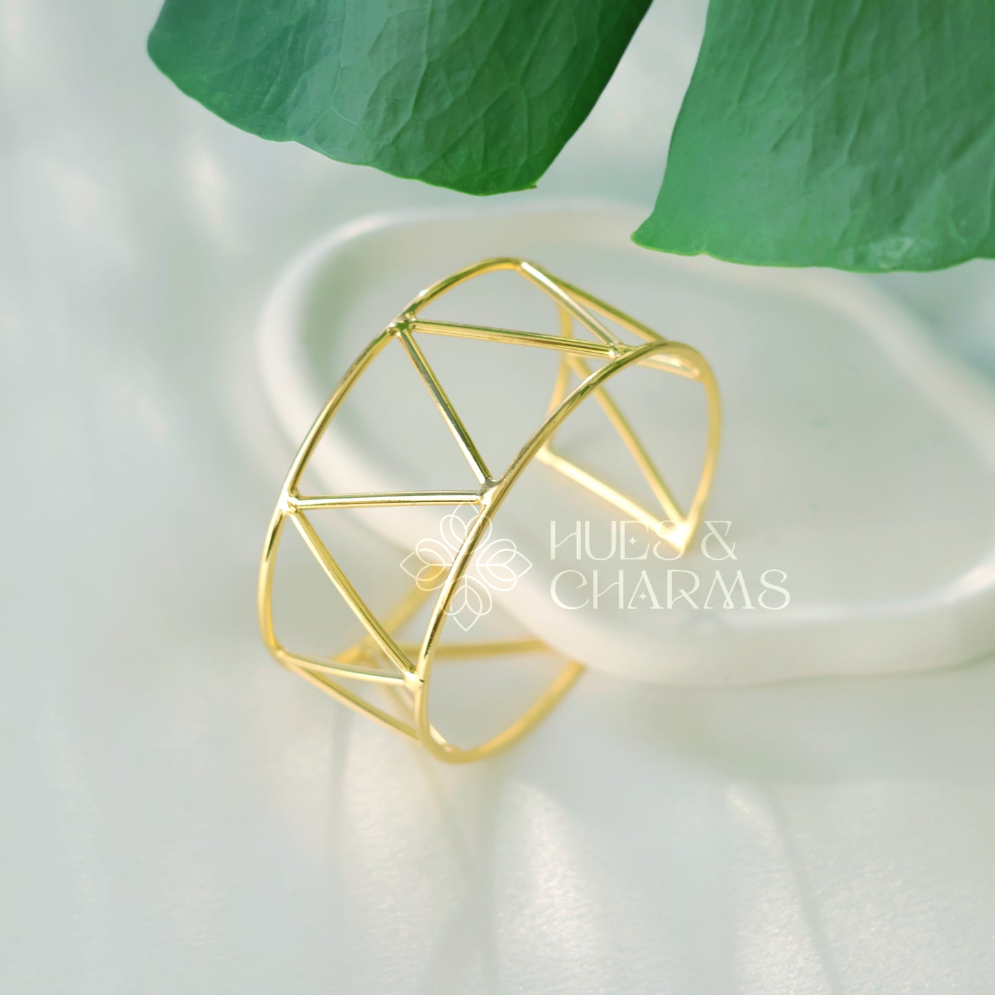 GOLDEN ADJUSTABLE MINIMAL BANGLE