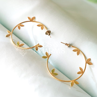 GOLDEN LEAFLINE HOOP EARRINGS