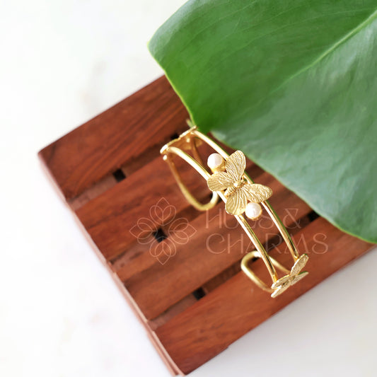 GOLDEN ADJUSTABLE BUTTERFLY BANGLE WITH PEARLS