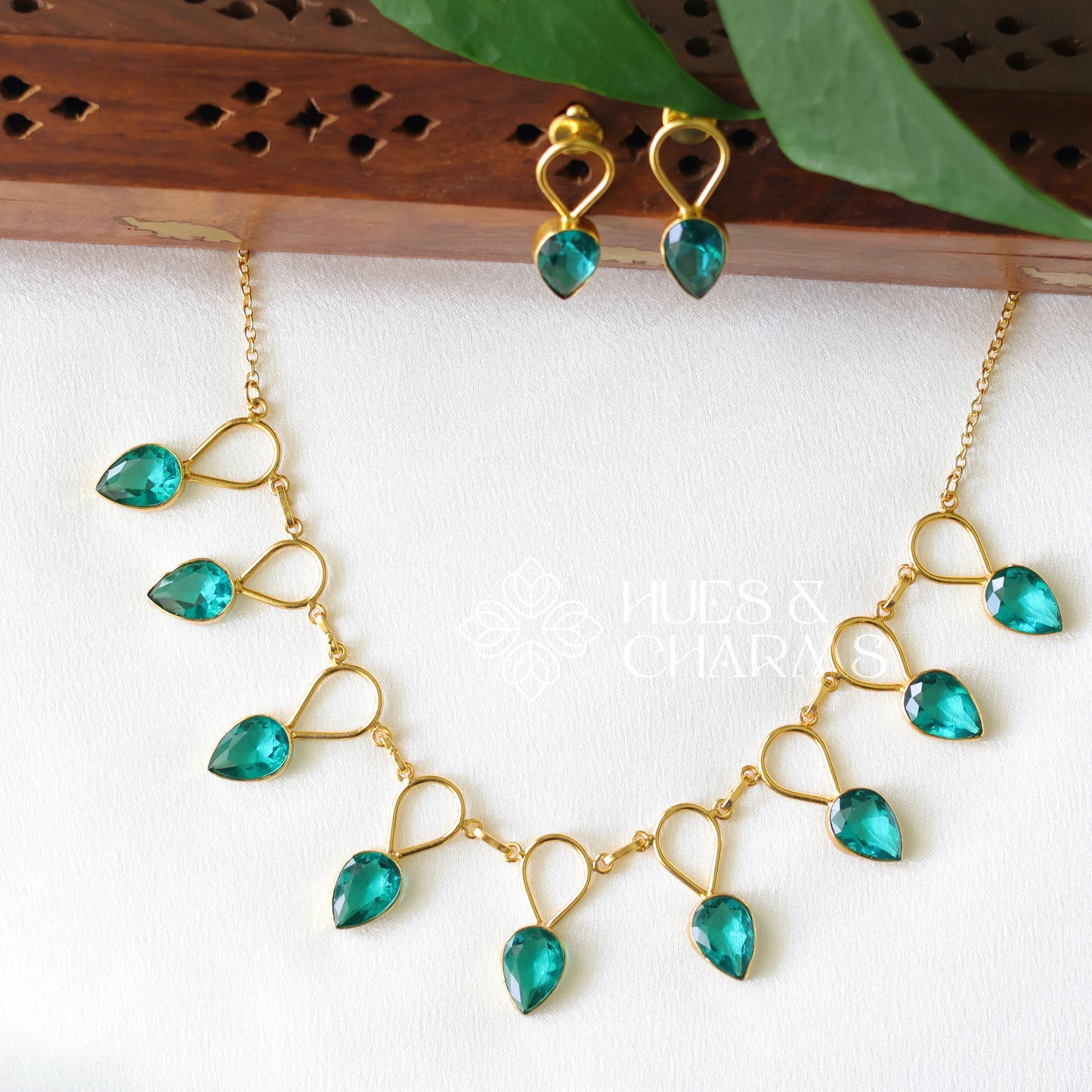 EMERALD GREEN GLOSSY DROP NECKLACE SET