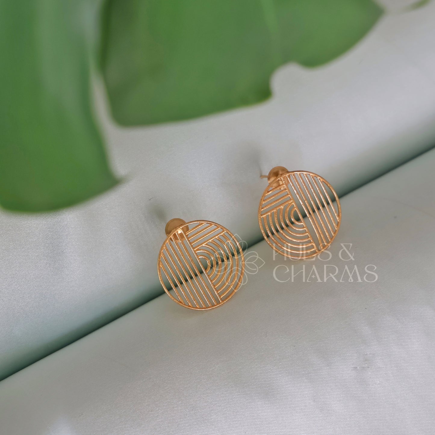 GOLDEN ARC & LINE STUD EARRINGS