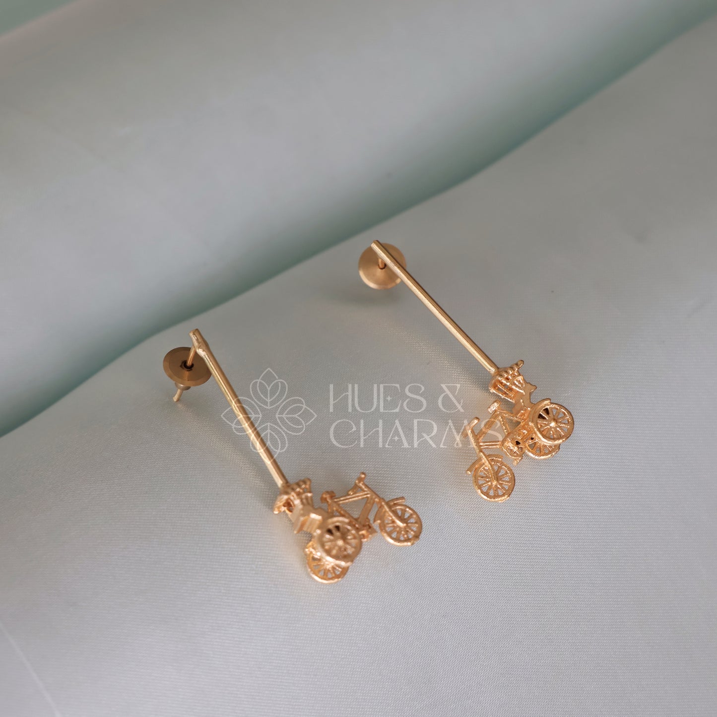 GOLDEN VINTAGE RICKSHAW STUD EARRINGS