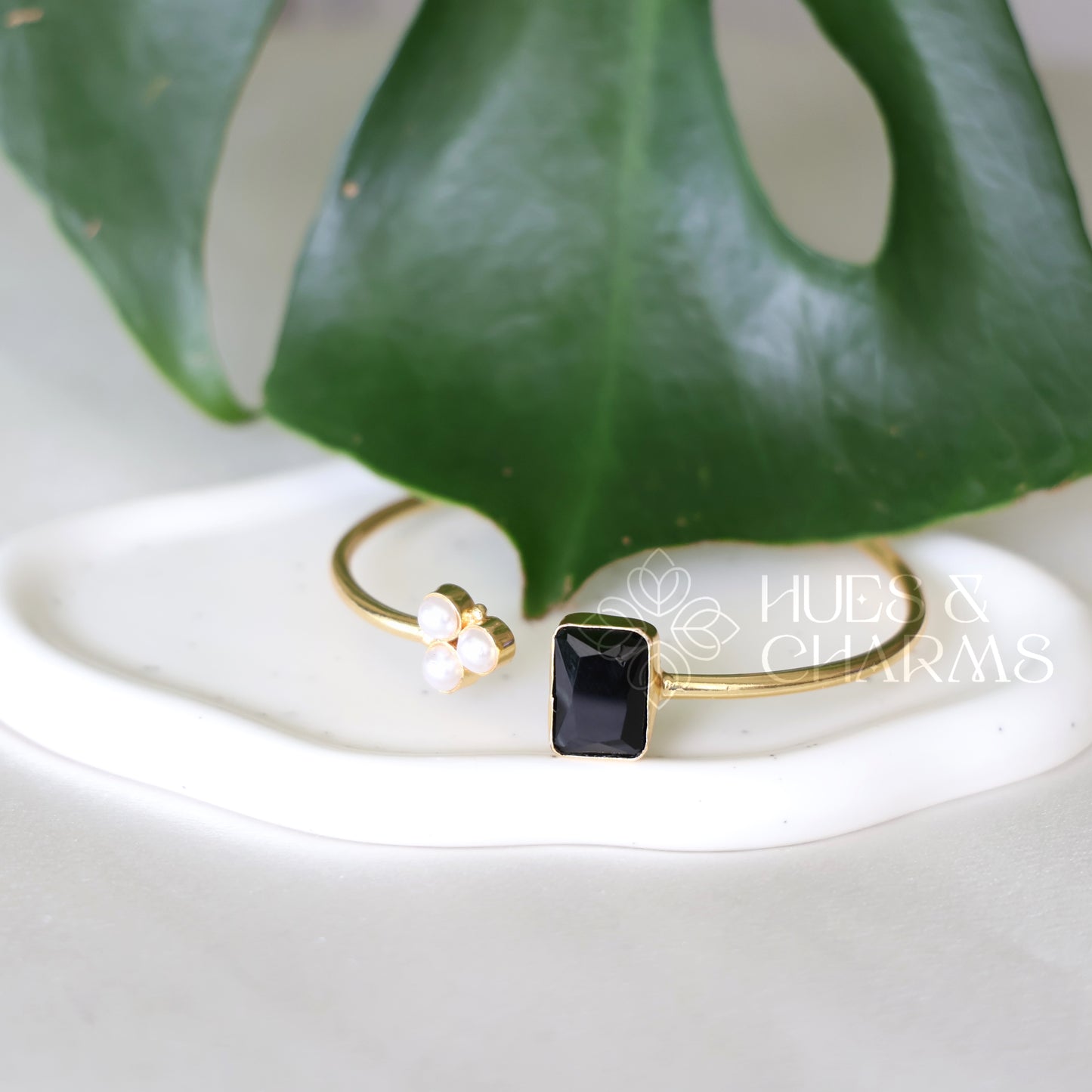 SQUARE GLOSSY STONE WITH PEARL BANGLE (COLOURS AVAILABLE)