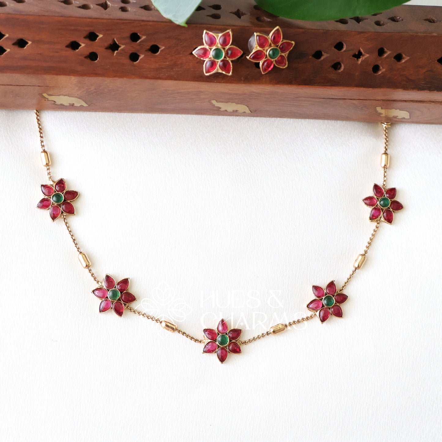 GOLDEN SIMPLE FLORA NECKLACE SET