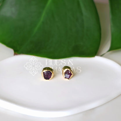 GOLDEN SMALL RAW STONE STUD EARRINGS (COLOURS AVAILABLE)