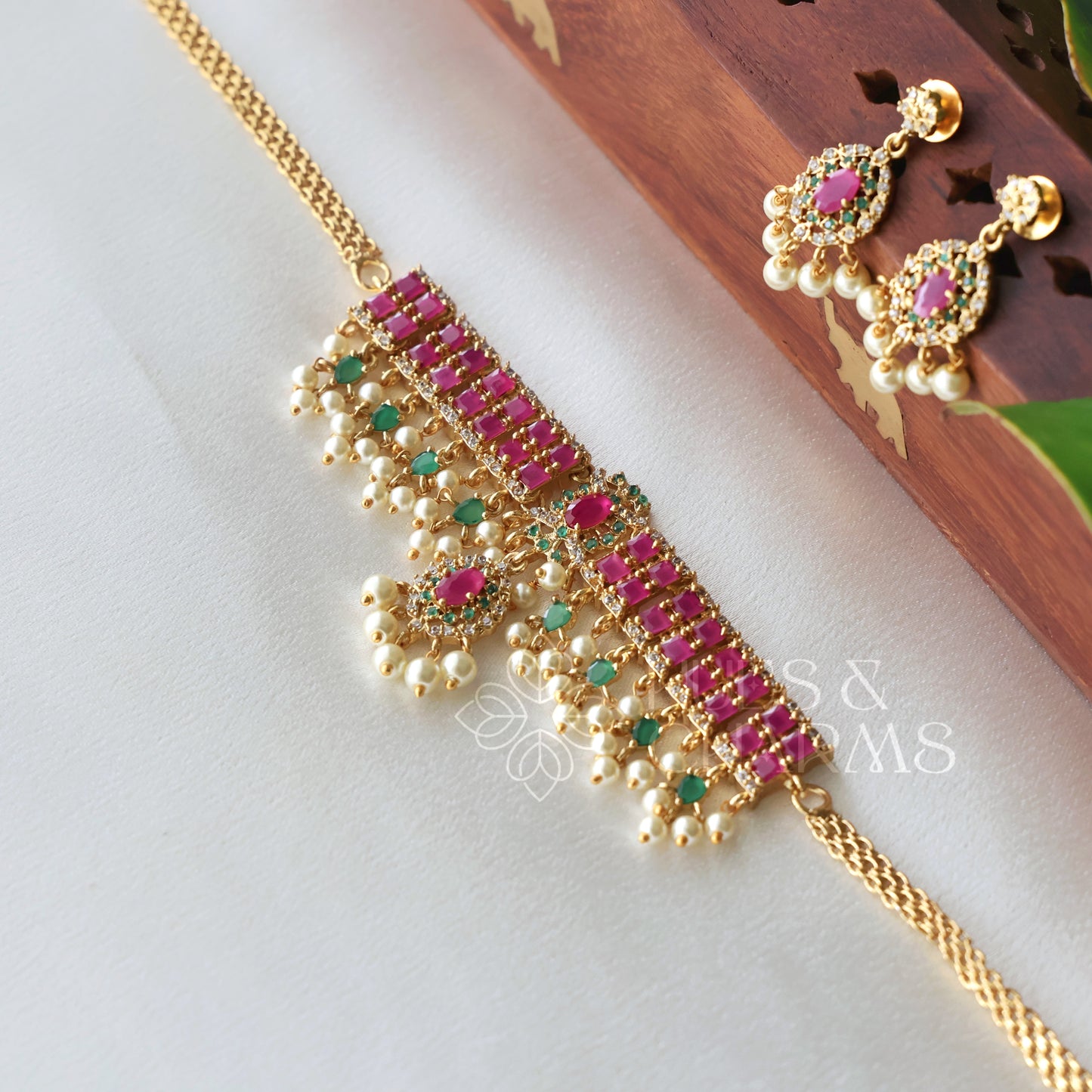 GOLDEN RATNALEKHA CHOKER SET