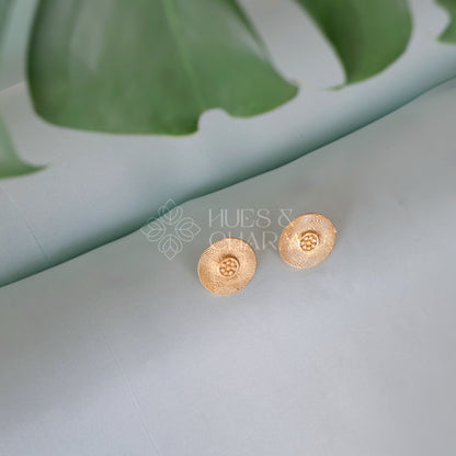 GOLDEN FLORAL BLOOM STUD EARRINGS
