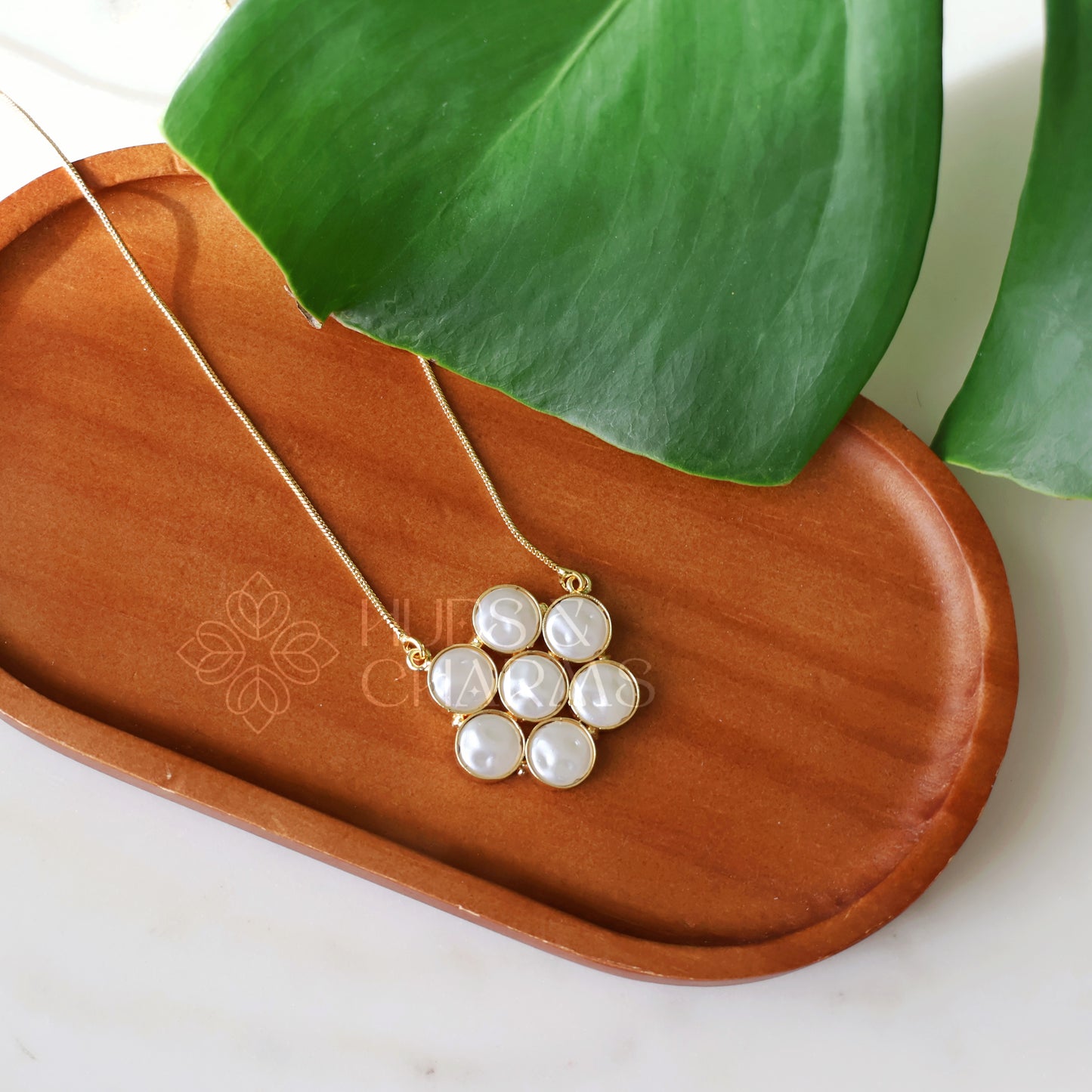 GOLDEN 7 PEARL CELESTE PENDANT 
NECKPIECE