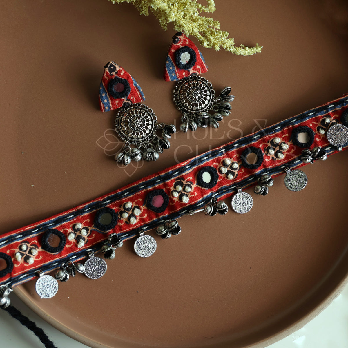 BLACK AND RED PRINTED FABRIC BOHO CHOKER SET