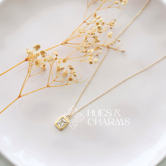 GOLDEN WHITE STONE PENDANT NECKPIECE