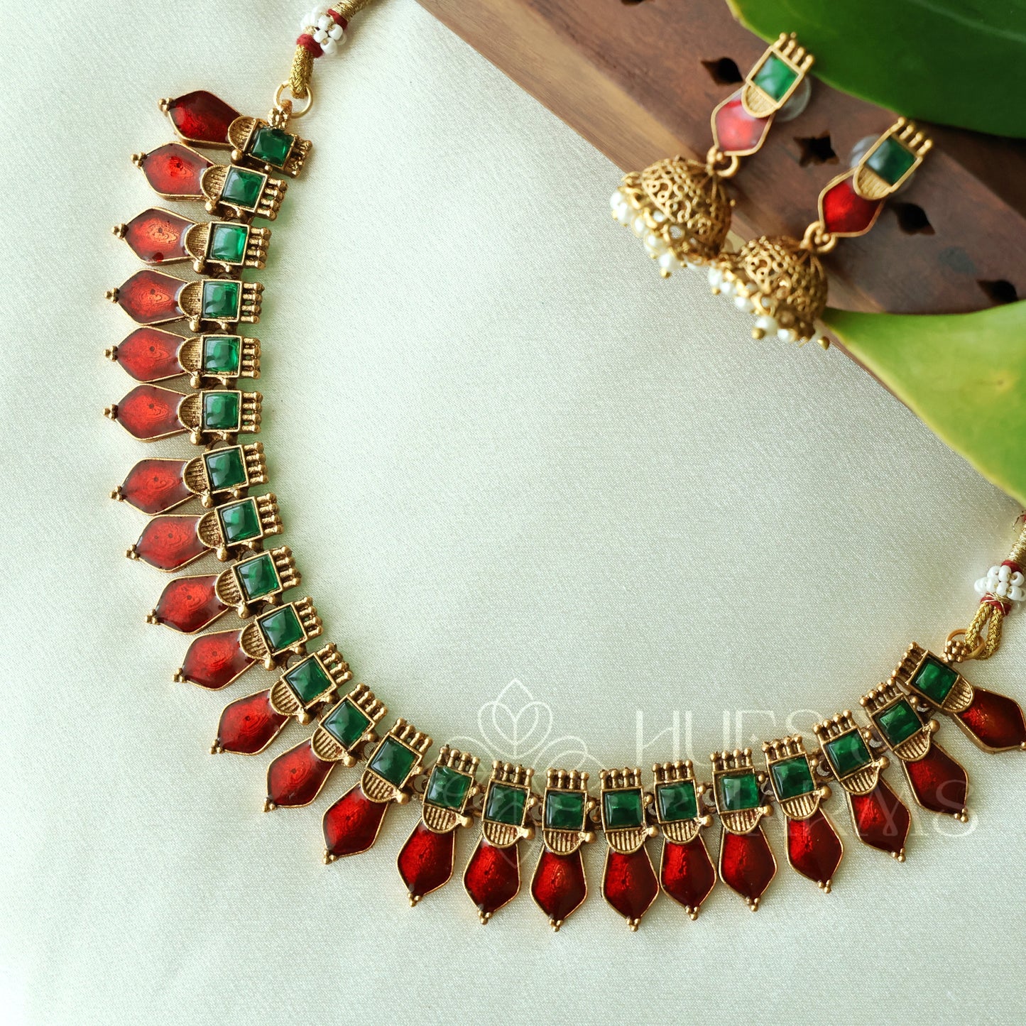 GOLDEN VAIBHAVAM PALAKKA NECKLACE SET (Colours available)
