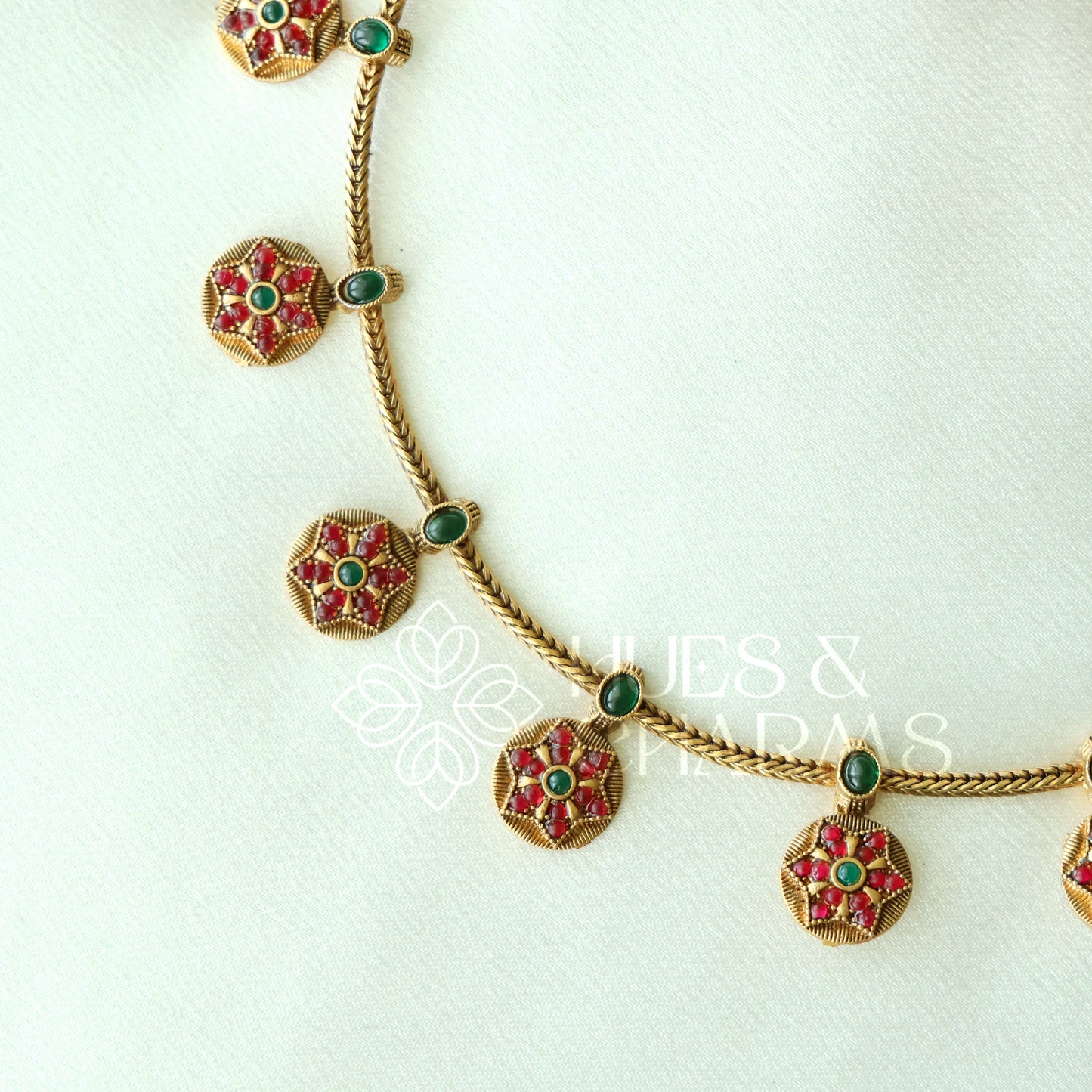 GOLDEN KAMALINI NECKLACE SET