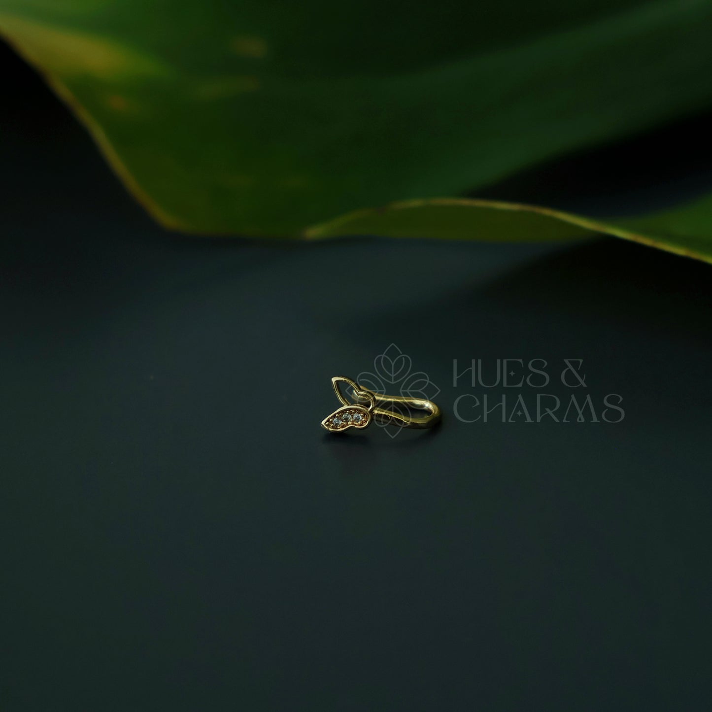 GOLDEN BUTTERFLY AD STONES NOSE PIN