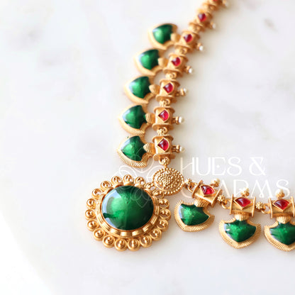 GOLDEN VAIBHAVA PALAKKA NECKLACE SET (Colours available)