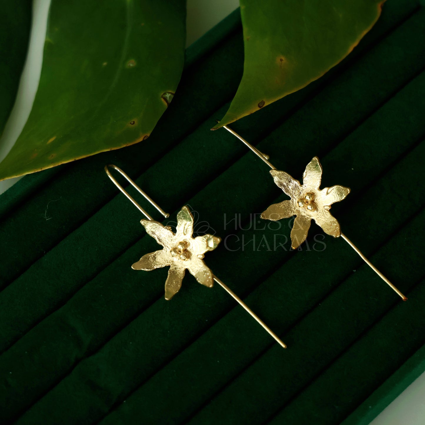 GOLDEN FIORA EAR CUFF