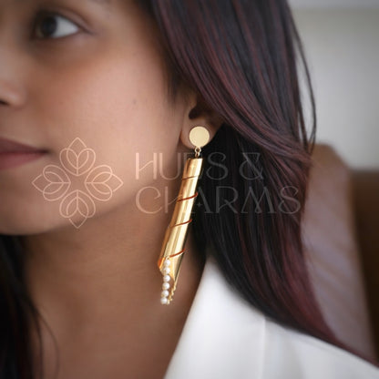 GOLDEN PEARL EDGE SPIRAL DANGLER STATEMENT EARRINGS
