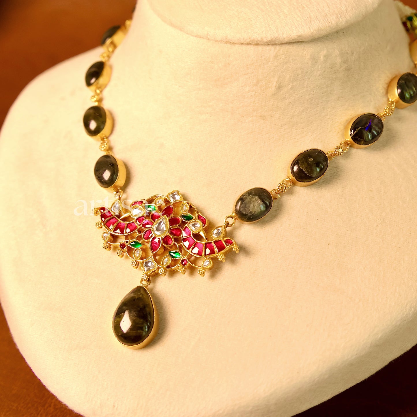 SERÉNA NATURAL STONE MID LENGTH NECKLACE SET - LABRADORITE