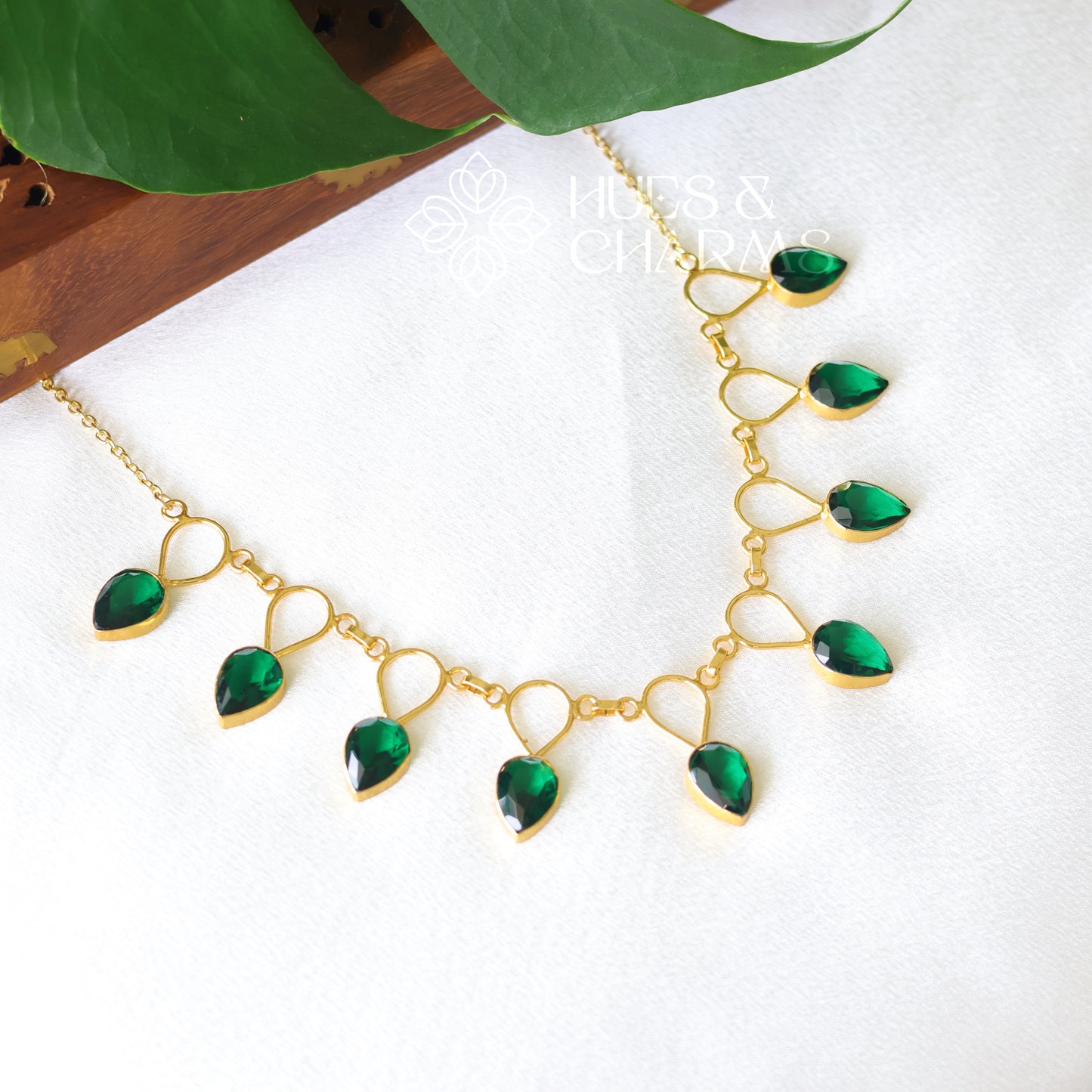 GREEN GLOSSY DROP NECKPIECE