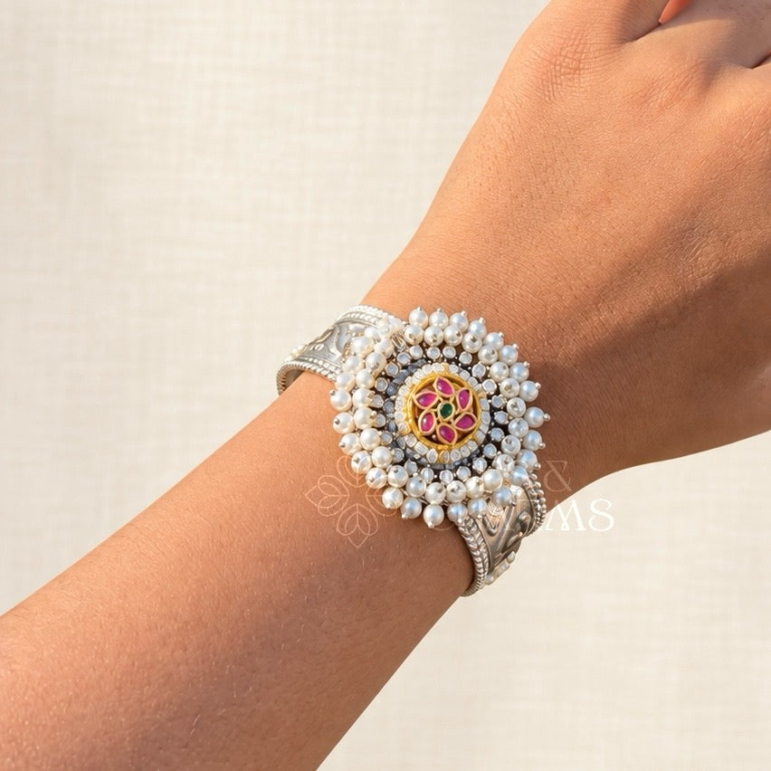 OXIDISED KANAK DUAL TONE ADJUSTABLE BANGLE