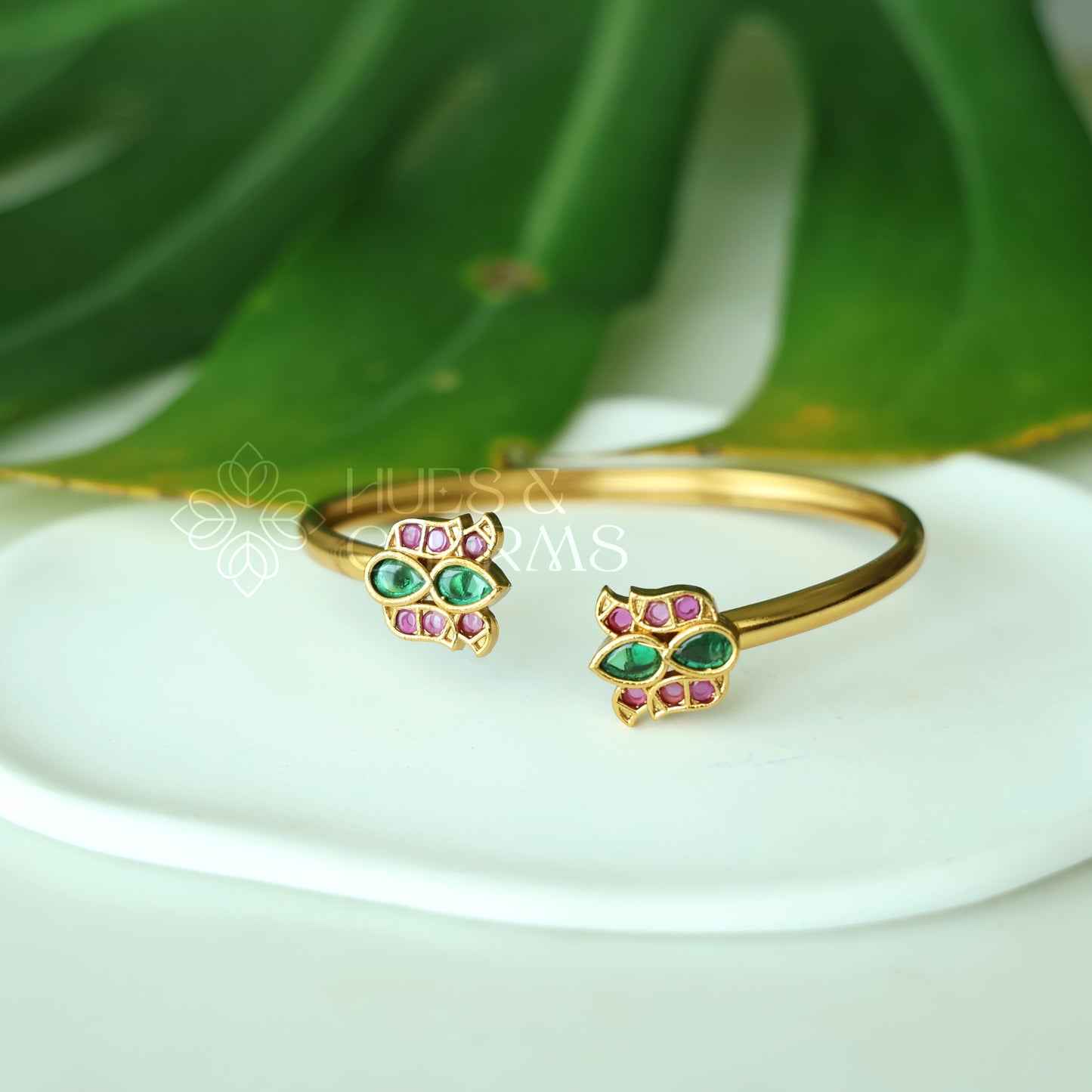 ANTIQUE LOTUS MOTIF KEMP ADJUSTBLE BANGLE