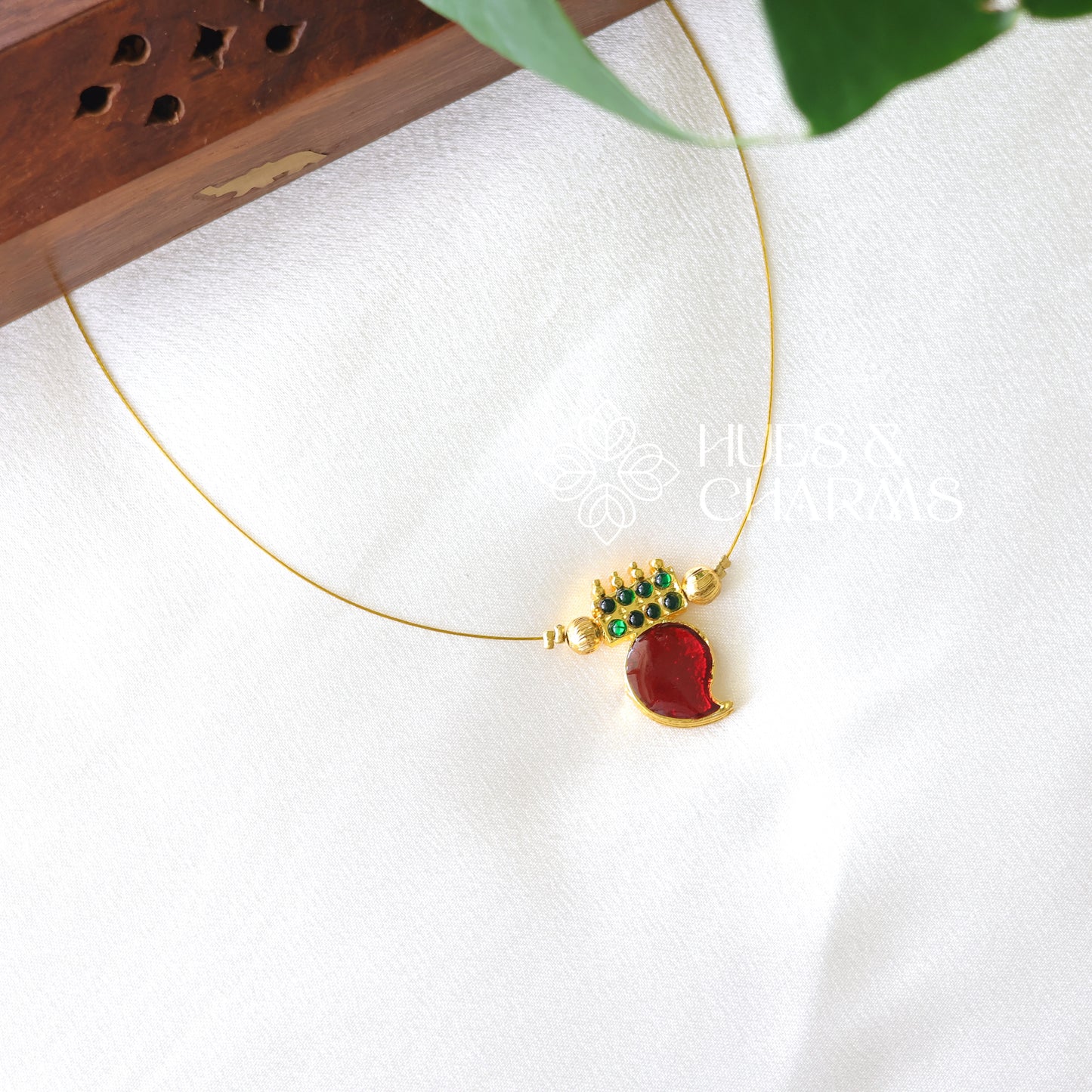 MANGO FLOATING NECKPIECE - RED