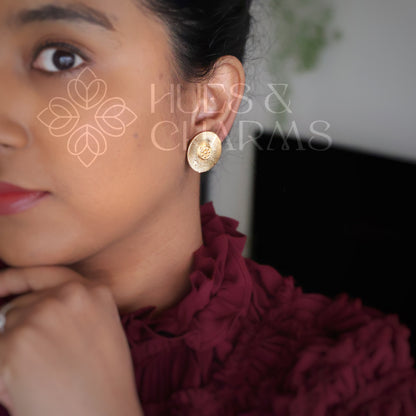 GOLDEN FLORAL BLOOM STUD EARRINGS