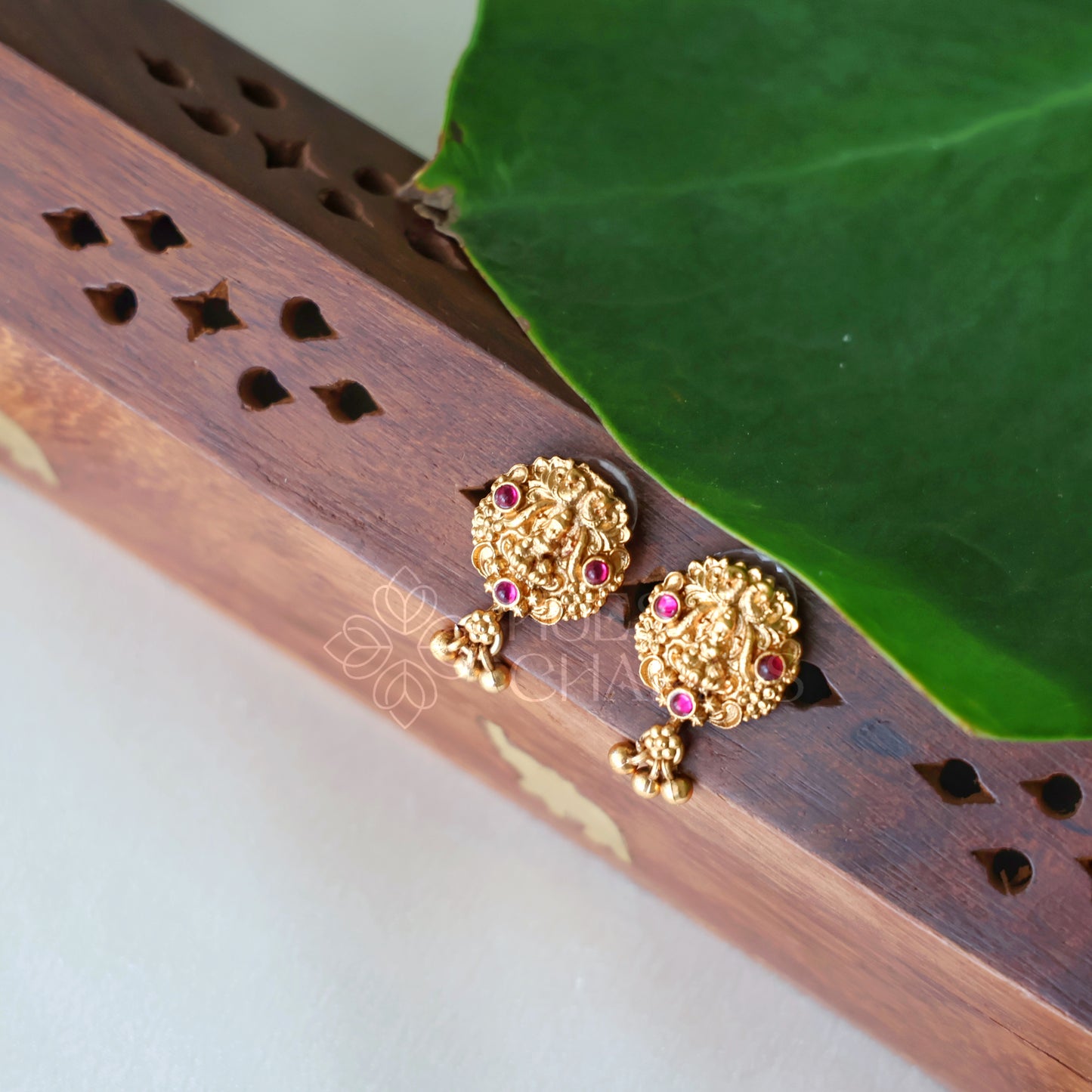 GOLDEN  PADMA LAKSHMI PENDANT NECKLACE SET