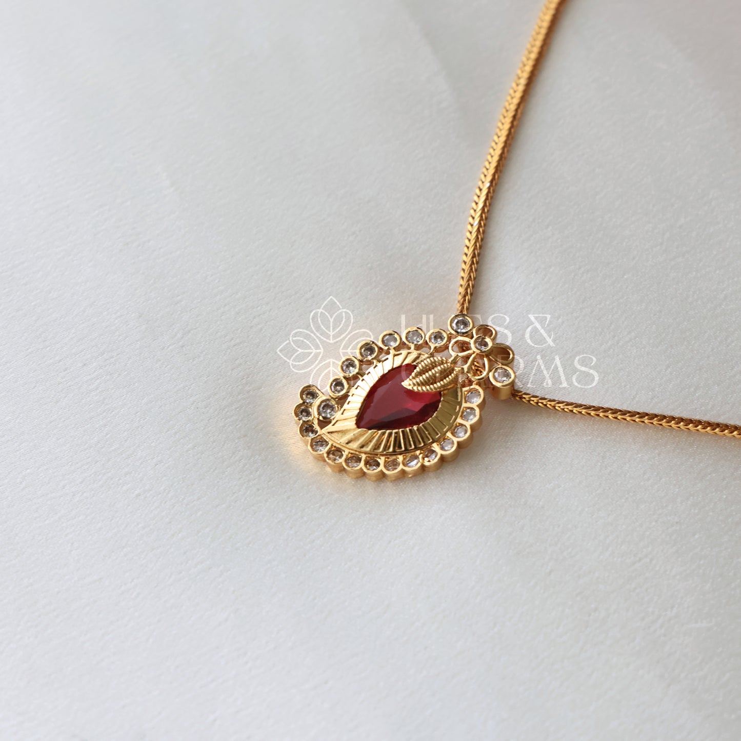 GOLDEN SIMPLE PALAKKA PENDENT SHORT  NECKLACE SET (Colours available)