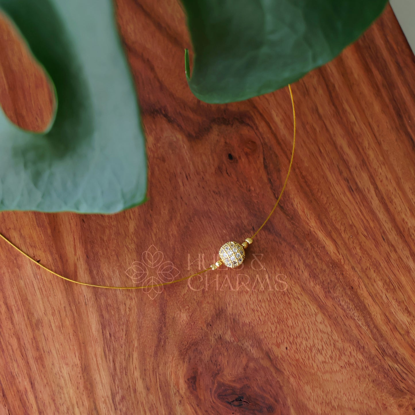 WHITE FLOATING BALL NECKPIECE