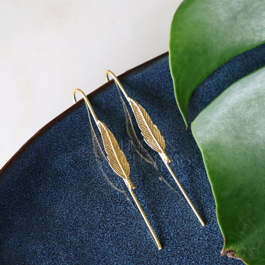 GOLDEN MINIMAL FEATHER EAR CUFF