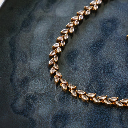 GOLDEN LUSTRE LEAF AD NECKLACE SET