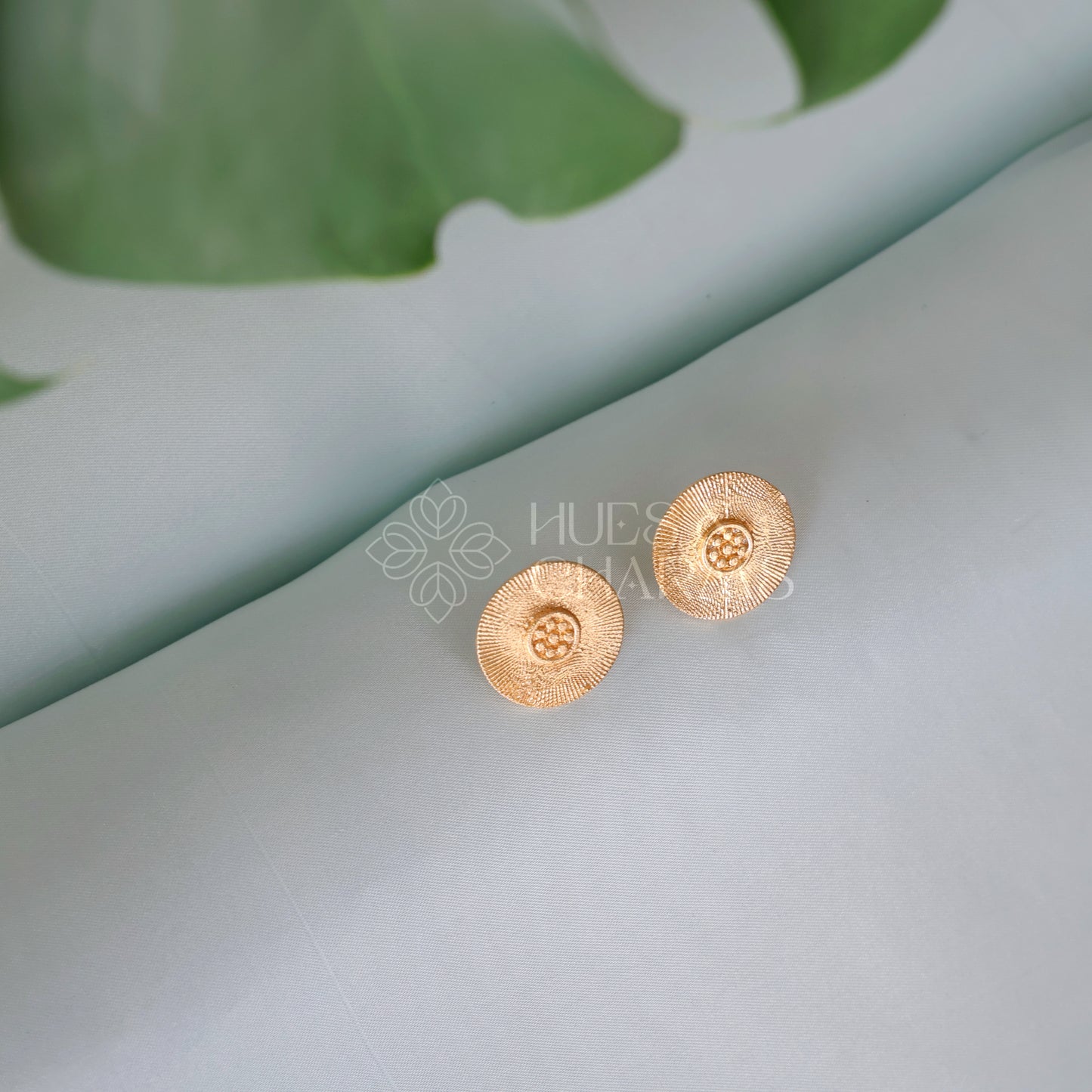 GOLDEN FLORAL BLOOM STUD EARRINGS