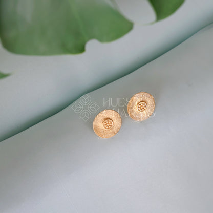 GOLDEN FLORAL BLOOM STUD EARRINGS
