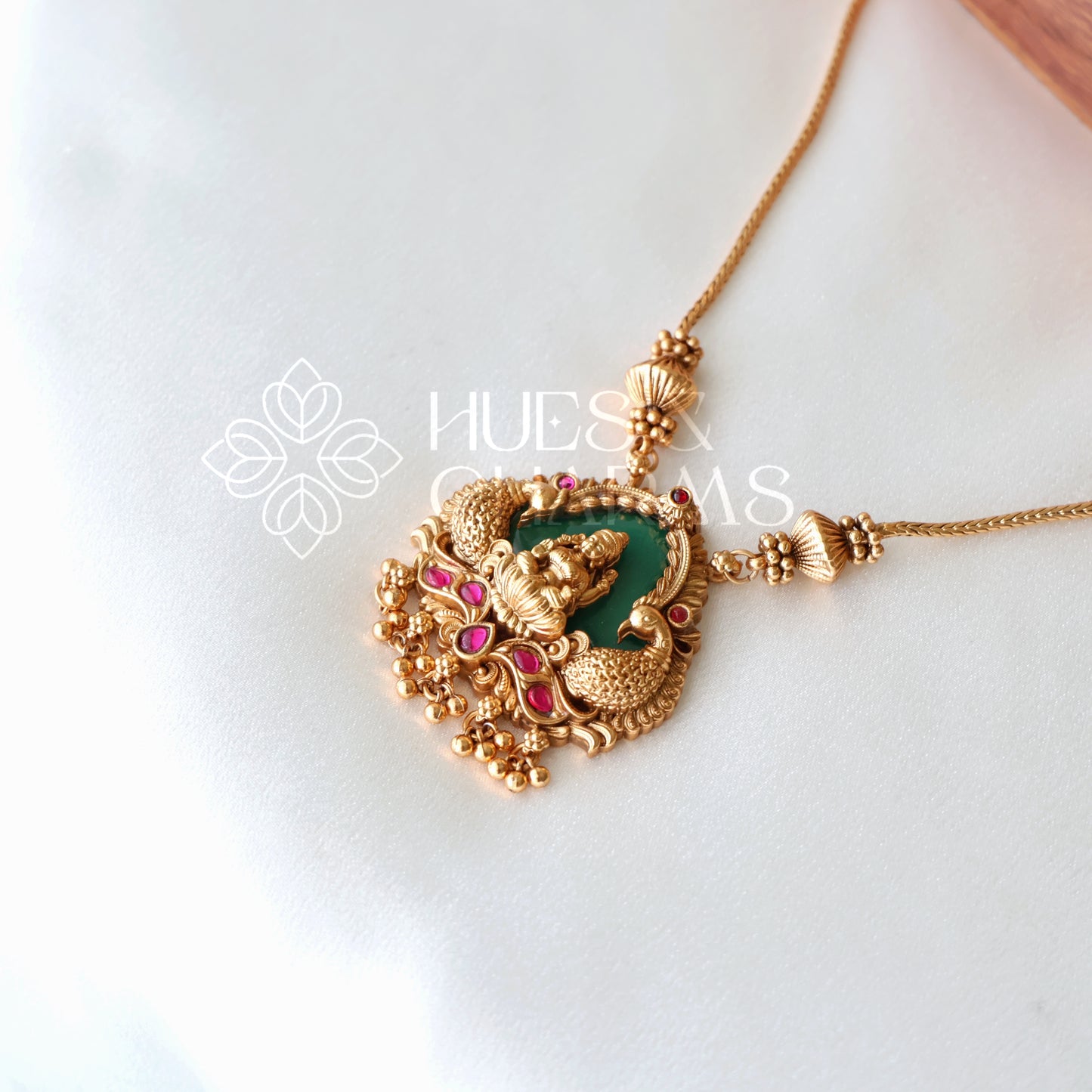 GOLDEN DIVYA LAKSHMI PENDANT NECKLACE SET WITH