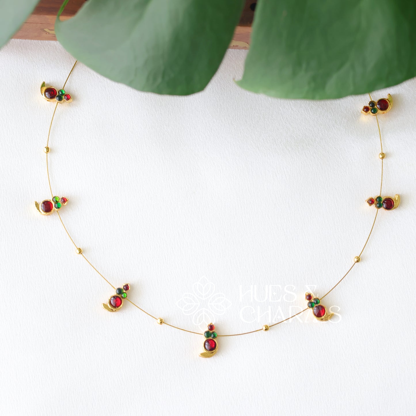 DROPS FLOATING NECKPIECE - RED & GREEN