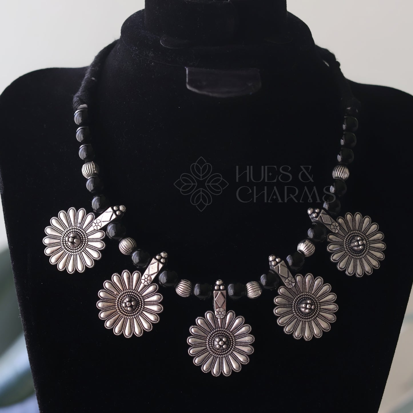 OXIDIZED DAISY FLOWER NECKPIECE