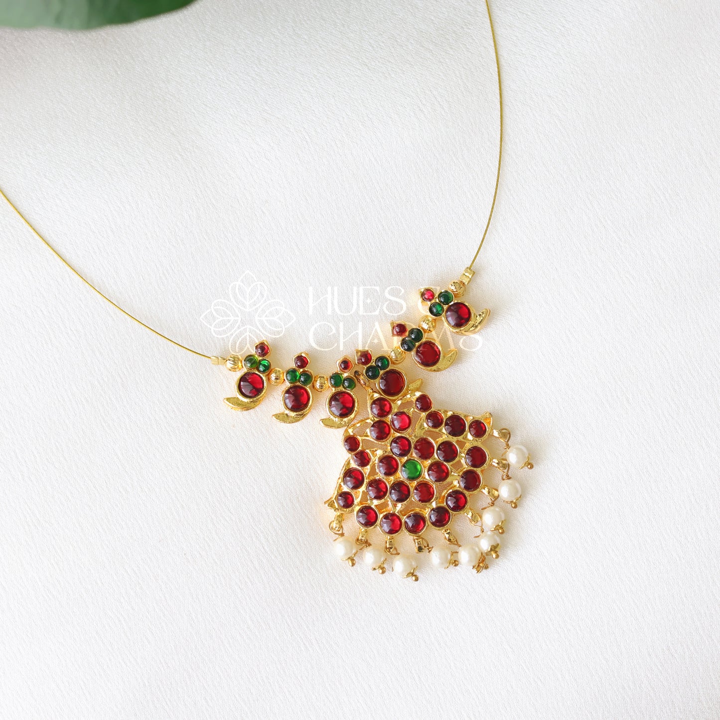 TRADITIONAL FLOATING NECKPIECE - RED & GREEN