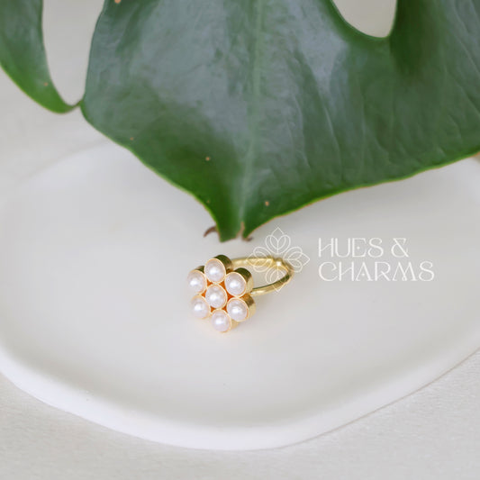 GOLDEN FLORAL PEARL ADJUSTABLE RING