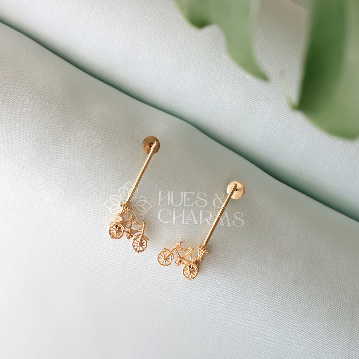 GOLDEN VINTAGE RICKSHAW STUD EARRINGS