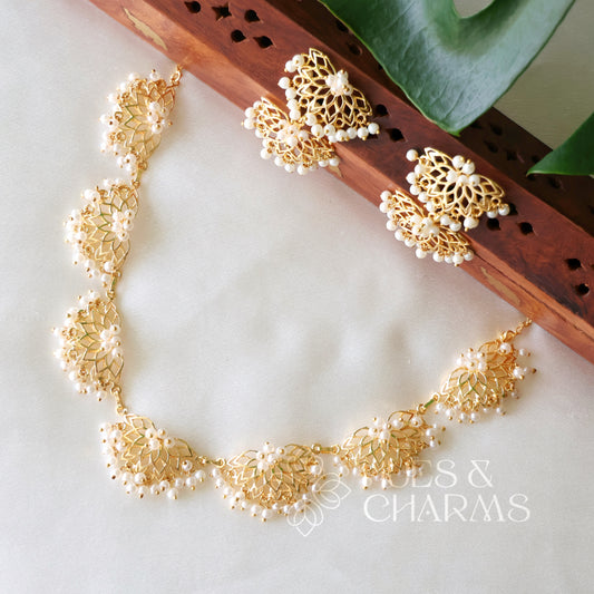 GOLDEN PEARL FLORA NECKLACE SET