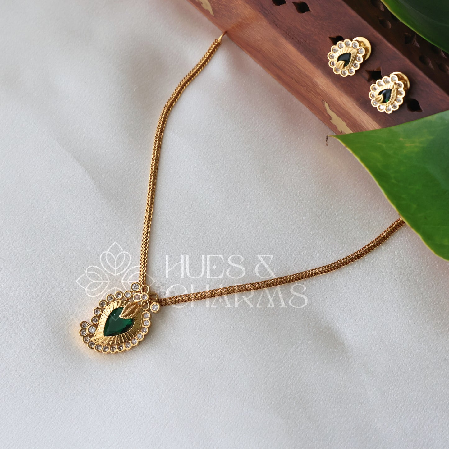 GOLDEN SIMPLE PALAKKA PENDENT SHORT  NECKLACE SET (Colours available)